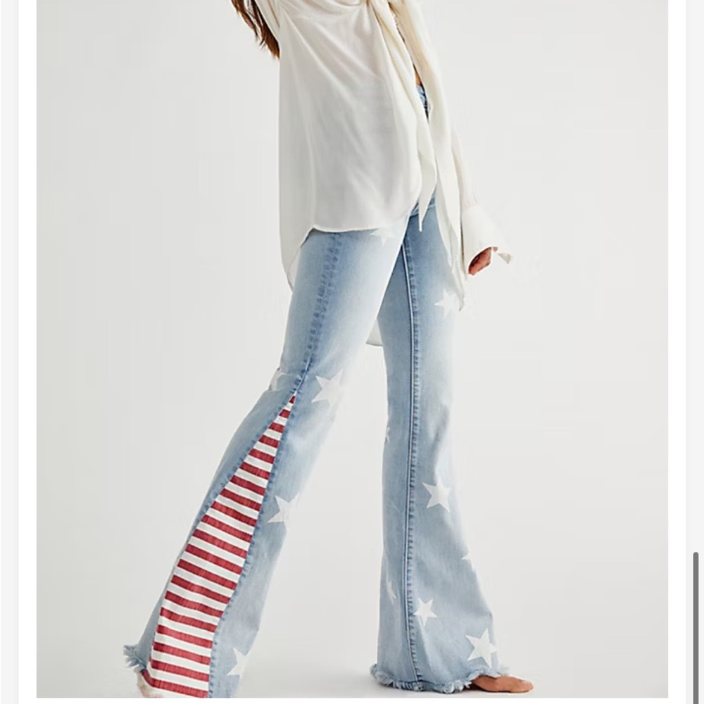 Star-Print Flare Jeans with Flag-Detail - Light Blue